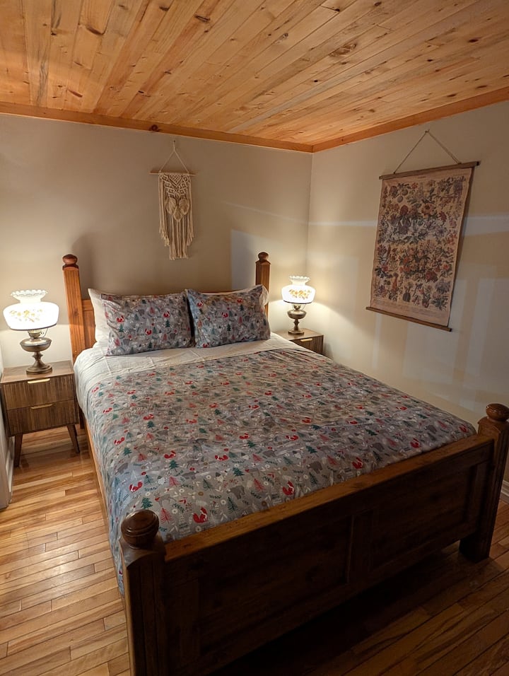 Unwind and get a good night sleep in this comfy queen size bed which is set up with four pillows and a queen-size blanket for your comfort.