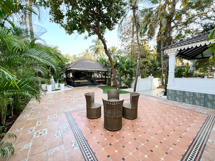 Courtyard image 3