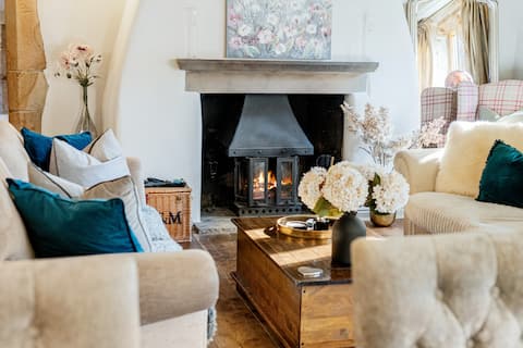 Wycoller Cottage - 3 double bedrooms with hot tub