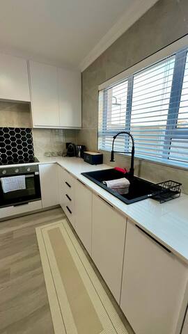 Surfers Rest, Blouberg central gallery image 4