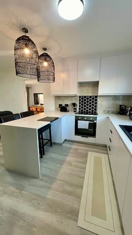 Surfers Rest, Blouberg central