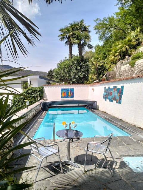 • Villa with private pool 100m from the lake •