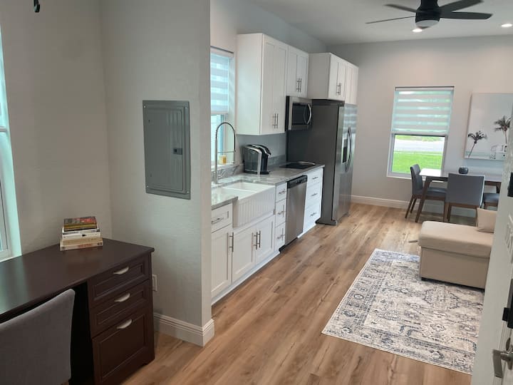 New Private Guesthouse Walk To Downtown Dunedin - Clearwater, FL