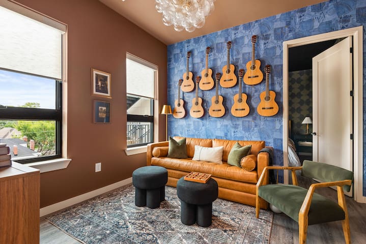 Free Gated Parking• 1.5 Miles to Downtown• Gym