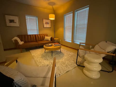 Sunflower House - Walk to Warren - Free Coffee!