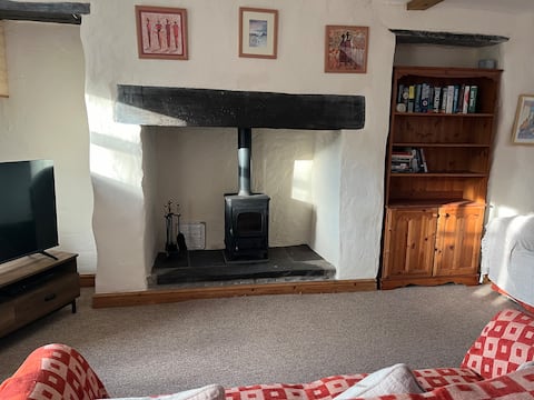 Top performing Airbnb: Bryn Rhedyn cottage in Rhiwlas, Penisarwaun, Brynrefail, Clwt Y Bont, Dinorwic, Deiniolen, Bethel