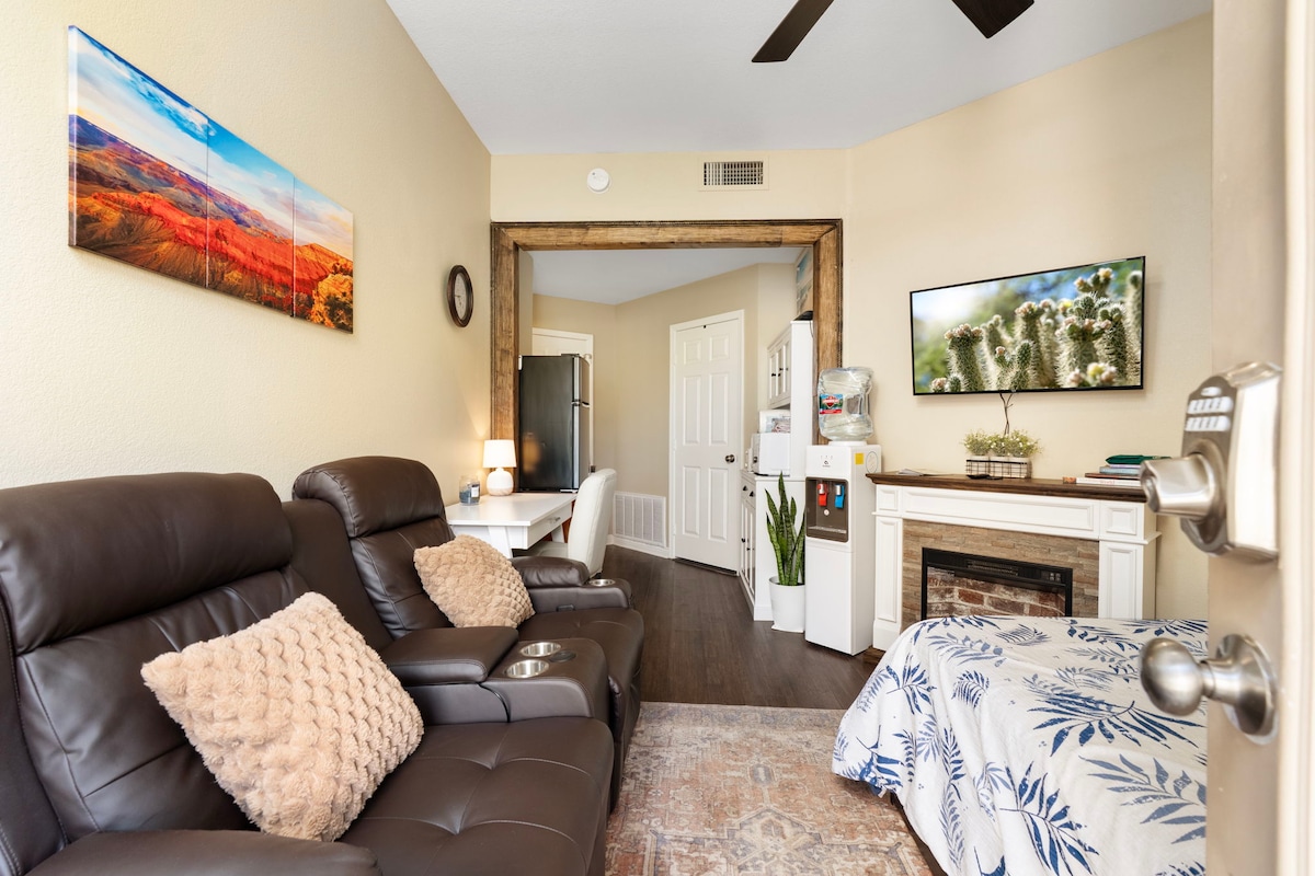Top performing Airbnb: Suite Retreat | Pool, Hot Tub & Private Courtyard in Peoria