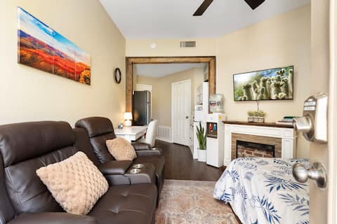 Top performing Airbnb: Private Guest Suite | Pool, Hot Tub & Courtyard in Peoria