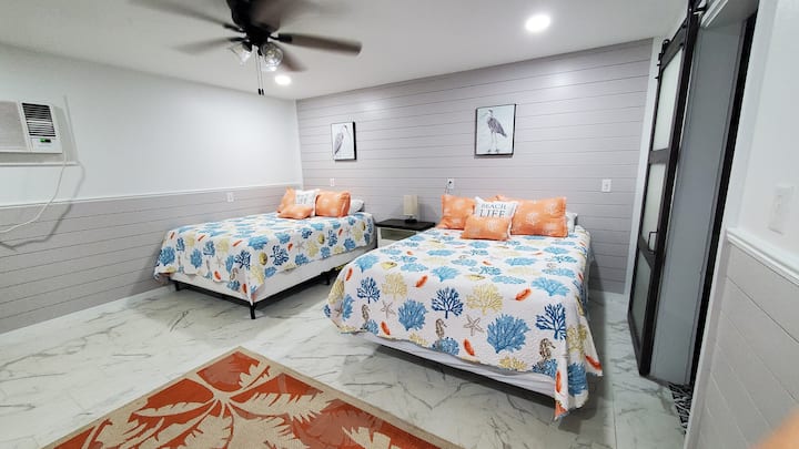Backyard Beach Cottage W Boat Parking - Rockport, TX
