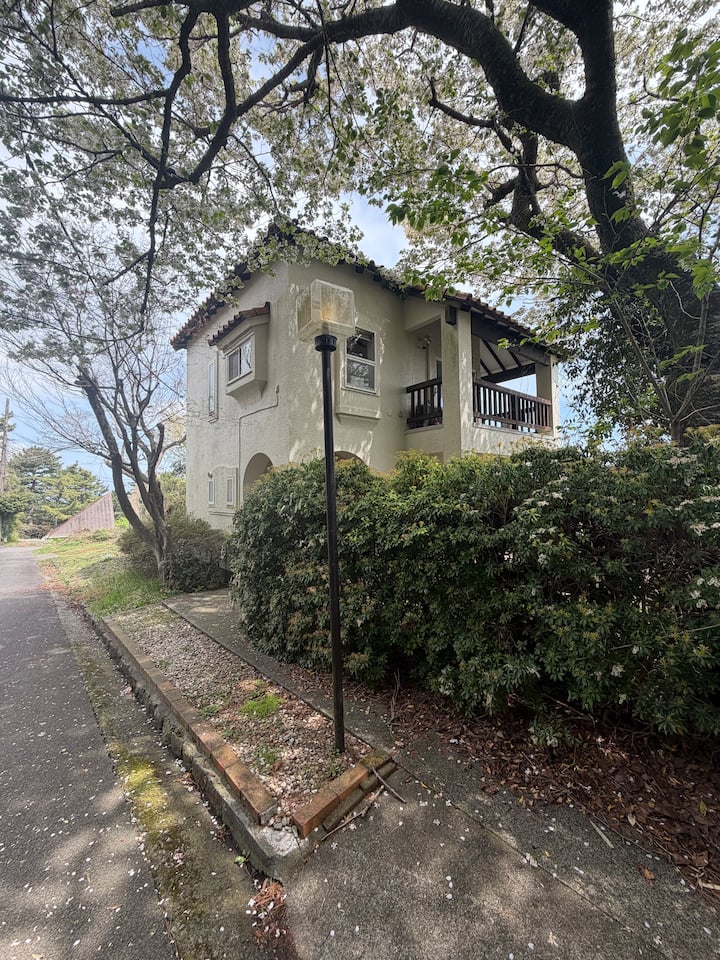 シャボテン公園や大室山が近い、バリ風なお宿 - Kawana