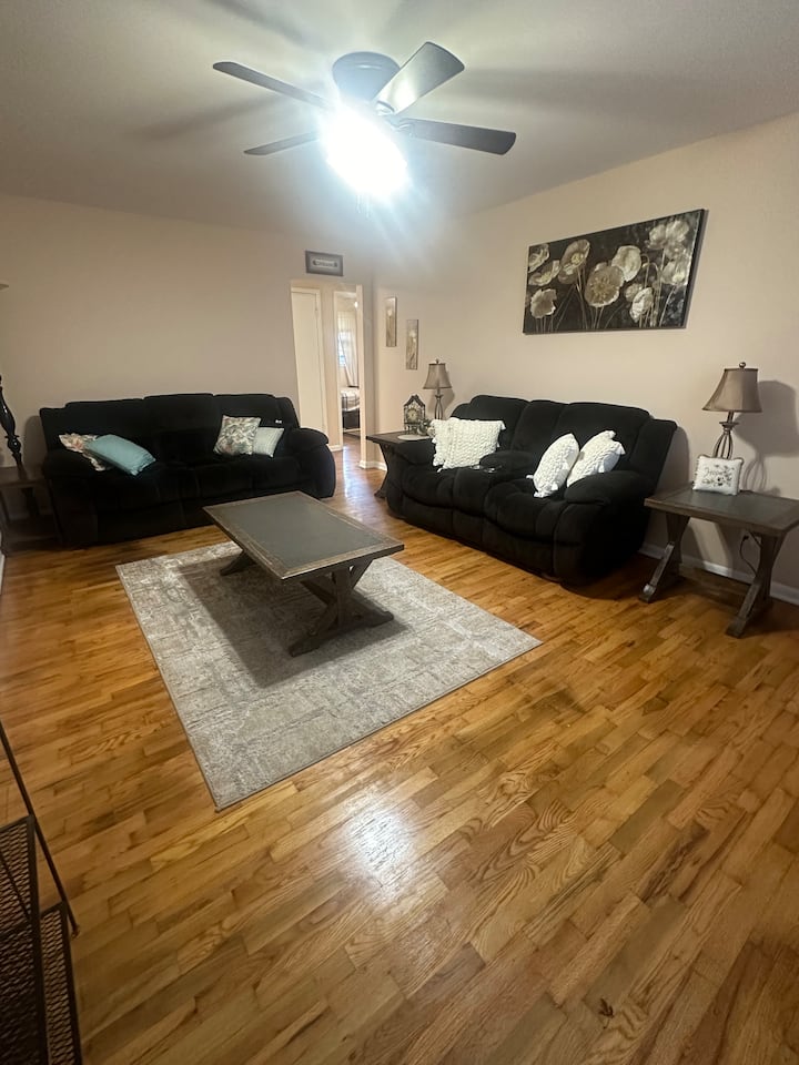 Mercy/bass Pro 2 Bed - Pets Ok! - Springfield, MO