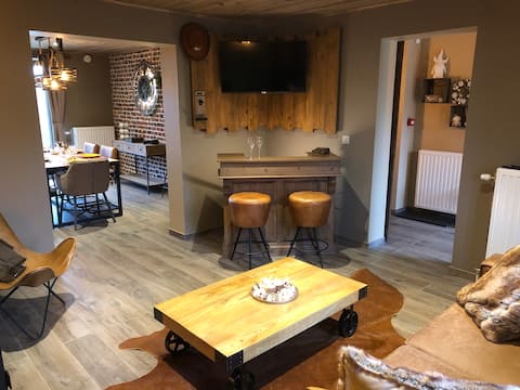 Chez Léa - Ardennes cottage with pool table and hot tub