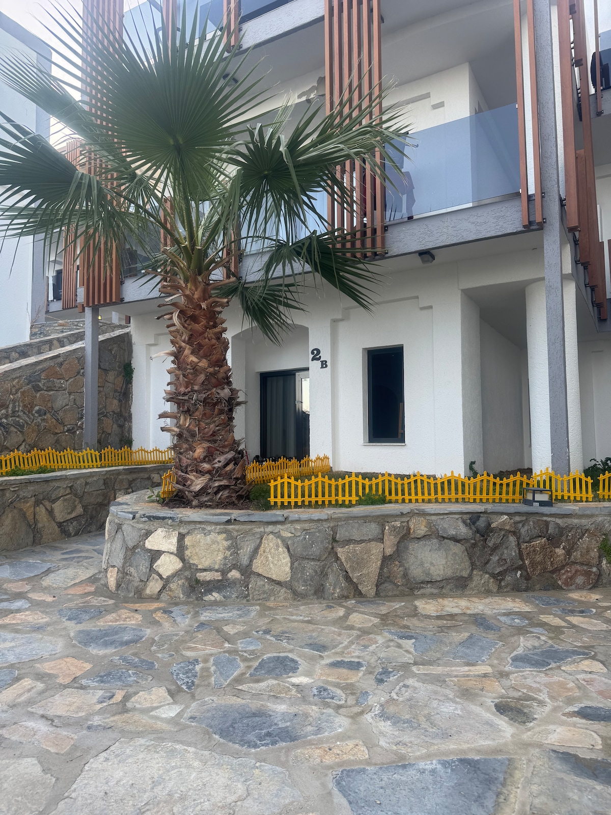 bavulunuzu alıp gelin. Bahçe katı