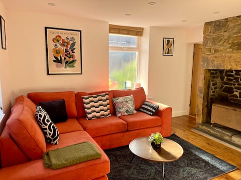 Top Airbnb: Cosy Cottage Low Fell + Off Street Parking in Tyne & Wear