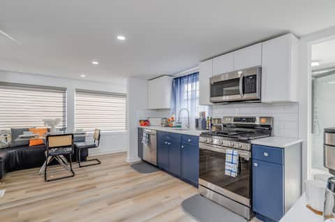 Luxurious 2BR|Free Parking|EV Charger|Full Kitchen