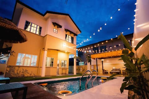 Private Pool Villa Hosted by Dyra Homestay