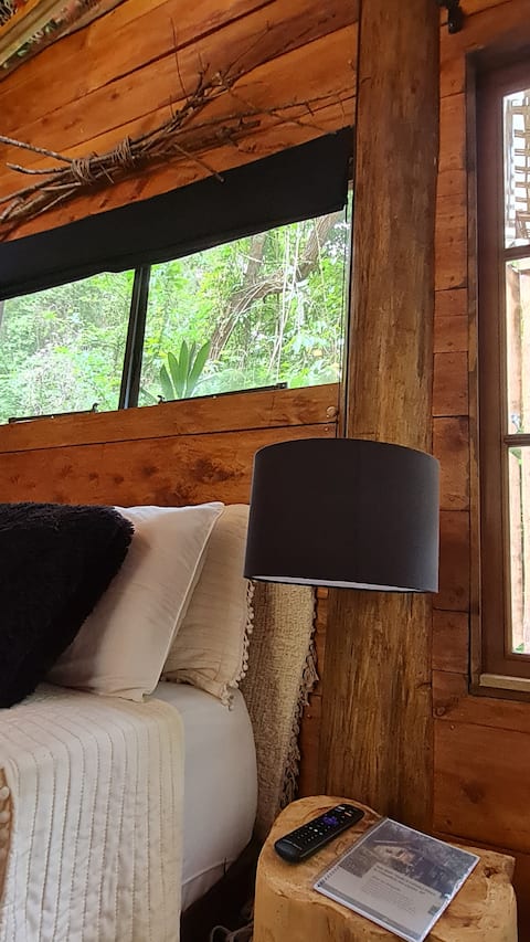Imóvel de sucesso: Romantic experience of forest hot springs/fireplace/cooking em Cunha