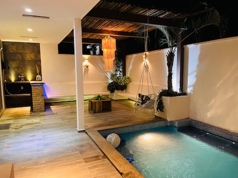 Beach House with Private Pool and Beach for 18 people