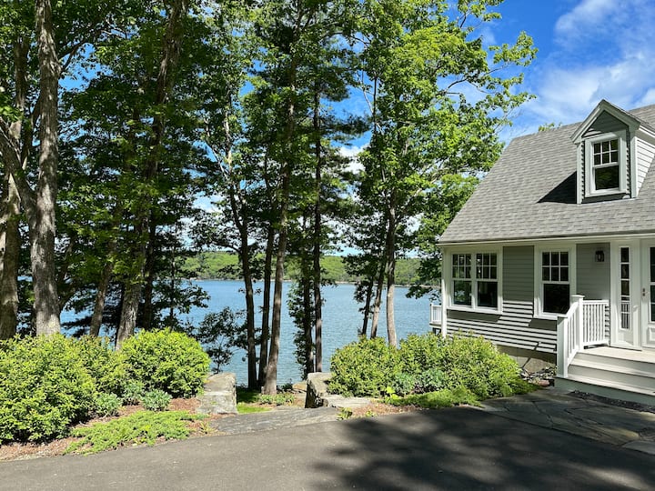 River Front Cottage with dock and views