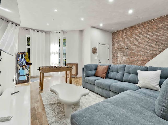 Massive Townhouse/Heart of Brooklyn w Arcade games