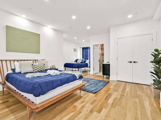 Massive Townhouse/Heart of Brooklyn w Arcade games gallery image 5