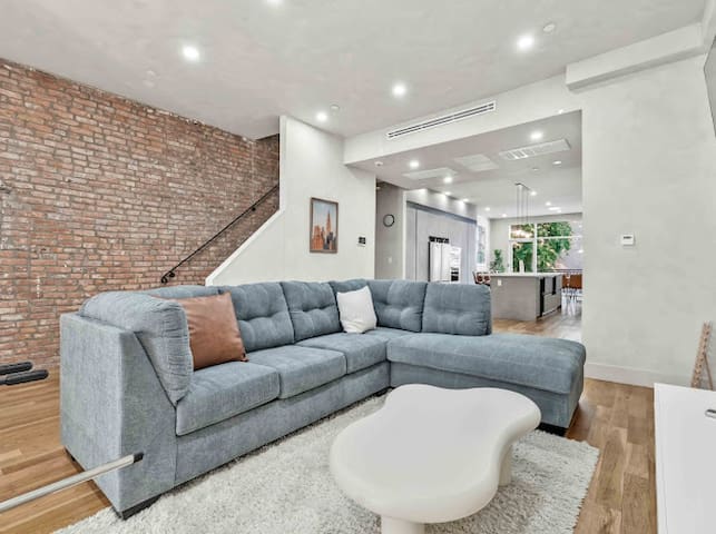 Massive Townhouse/Heart of Brooklyn w Arcade games gallery image 2