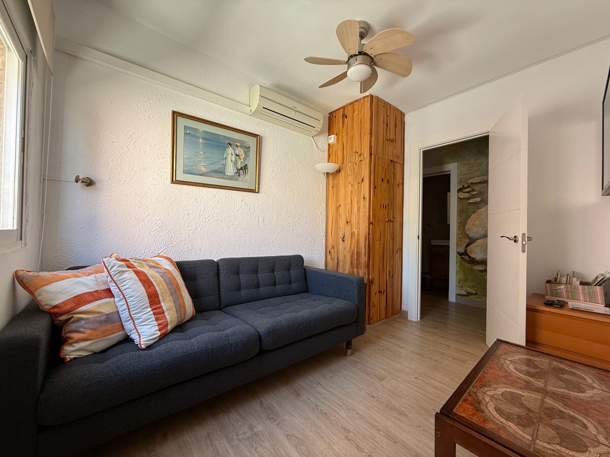 Top performing Airbnb: 2nd line Beach apartment in El Palo for 2 people in El Palo
