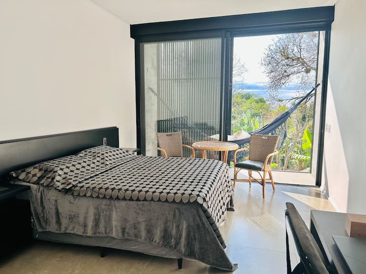 široko - s pogledom na prednji vrt i MORE - izlazeće sunce 

Setorizado, stambeni prostor, spavanje, oblačenje i kućni ured -