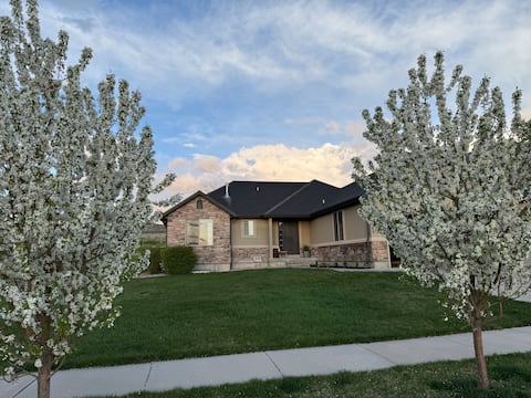 Cowboy Casa• Sleeps 15• Mountain View’s