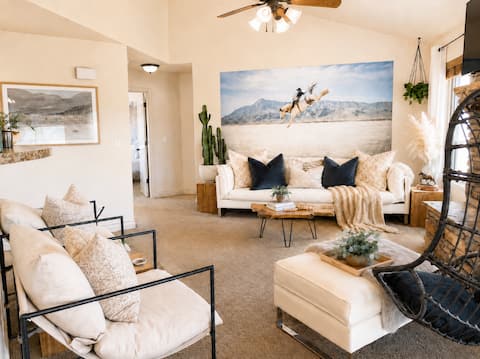 Cowboy Casa• Sleeps 15• Mountain View’s