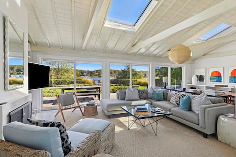 Top performing Airbnb: Waterfront Retreat in East Hampton in Springs