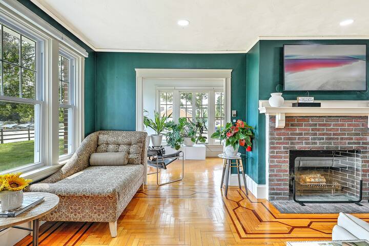 GardenScapes|New|Spacious|Comfort|Airport|Lg Grps gallery image 2