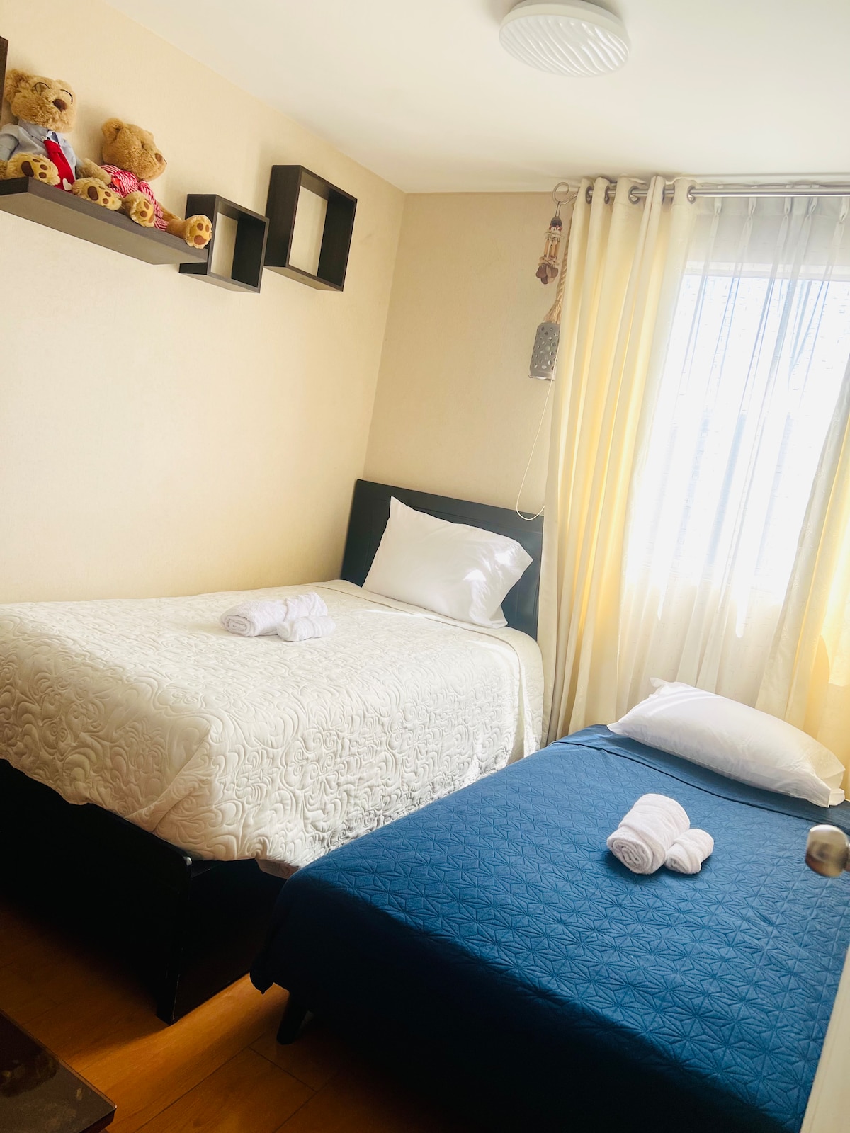 Le canapé-lit est très confortable, nous pouvons l'installer pour vous, quand vous êtes 4 personnes ☺️