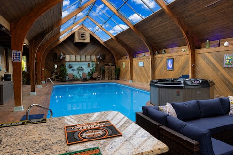 Starved Rock Pool House | Sleeps 15 | Indoor Pool
