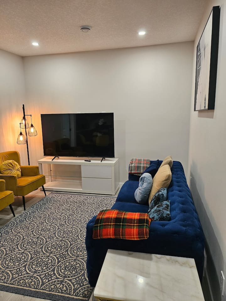Cozy Newly Built Two Bedroom Basement - Calgary