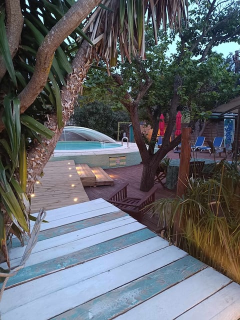 Top Airbnb: Atypical rental with pool and hot tub à Sérignan