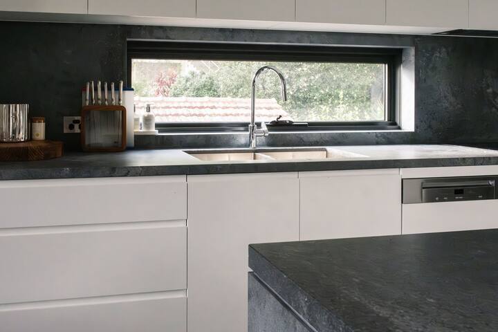 Luxury Cammeray Apartment gallery image 5