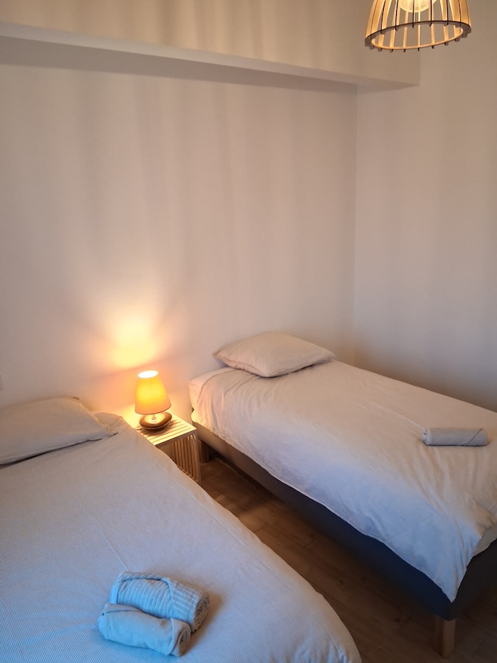  postele široké 90 cm, možnosť vytvorenia manželskej postele