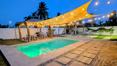 Large Family Getaway w/Pool by the Beach-16 guests