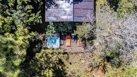 Hummingbird Retreat: Jacuzzi & Volcano Views