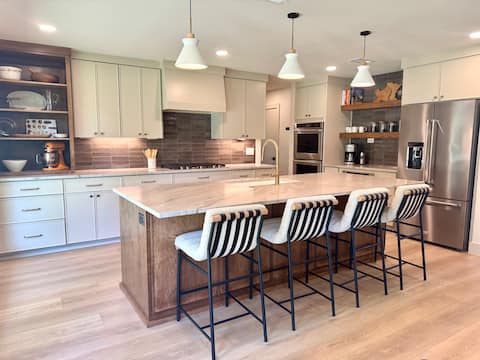 Newly Remodeled 3BR 3BA Home Near Grapevine Lake