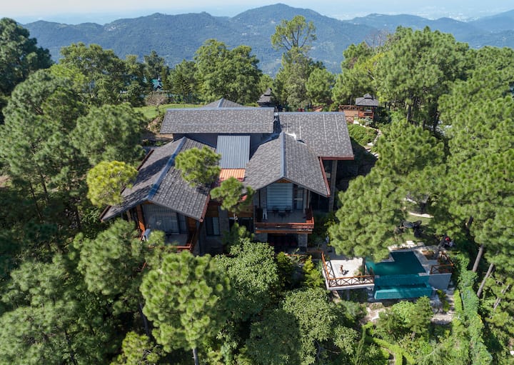 The Hermitage: Luxury Hilltop Villa - Kasauli