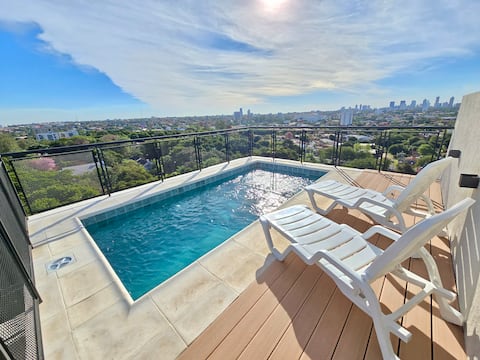 Two rooms. 6 people. Brand new