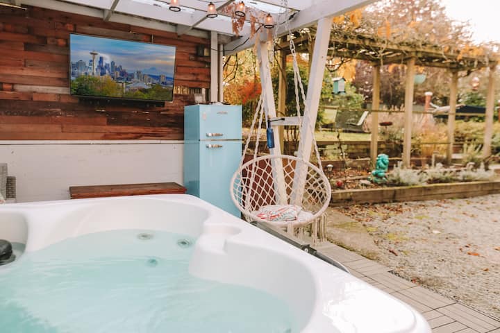 Urban Retreat (1st And 2nd Floors) With Hot Tub - Seattle, WA