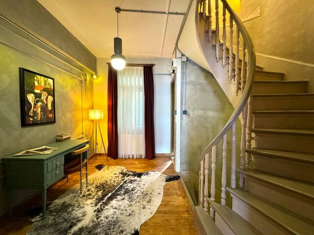 Istanbulite Modern Townhouse in The Center gallery image 2