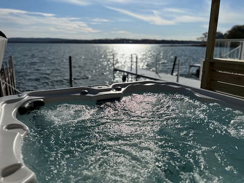 Lakefront - Hot Tub, 4 Boat Slips, Paddle Boards!