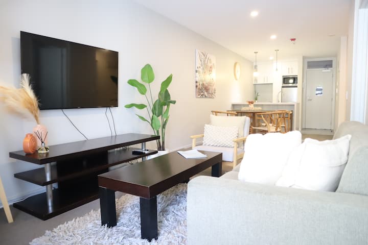 The Hideaway | Gym, Sauna, Spa | Secure Parking - Mount Maunganui