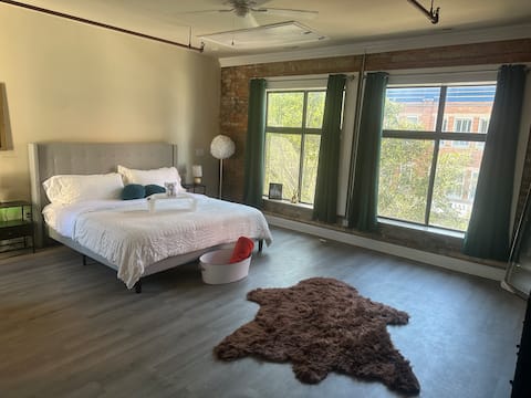 Heart of Downtown Loft