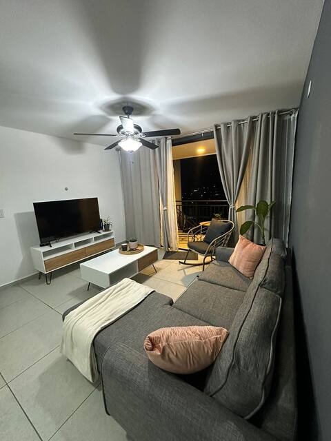 8th floor Apartment + Pool & Gym