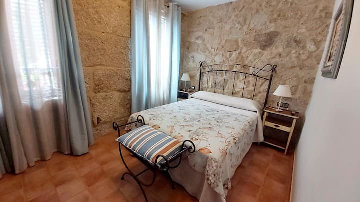Druga spavaća soba s suptilnim i pažljivo odabranim uređenjem 